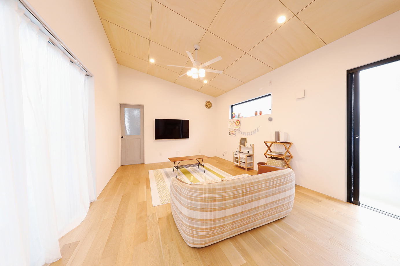 三心 【2000万円台/平屋風2階建て/間取り図】DIYも楽む家づくり。中庭を囲むコの字型の一部二階建て平屋注文住宅の建築実例画像4