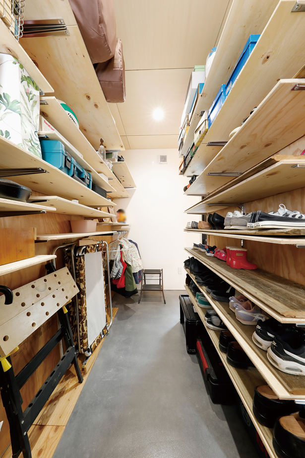 三心 【2000万円台/平屋風2階建て/間取り図】DIYも楽む家づくり。中庭を囲むコの字型の一部二階建て平屋注文住宅の建築実例画像7