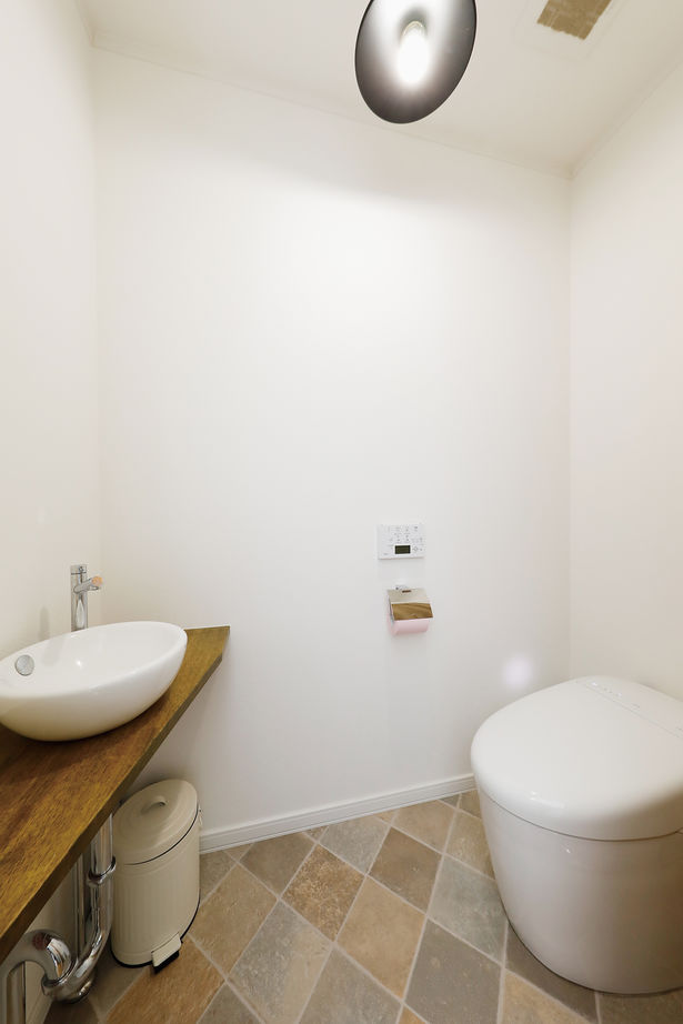 三心 【2000万円台/平屋風2階建て/間取り図】DIYも楽む家づくり。中庭を囲むコの字型の一部二階建て平屋注文住宅の建築実例画像10