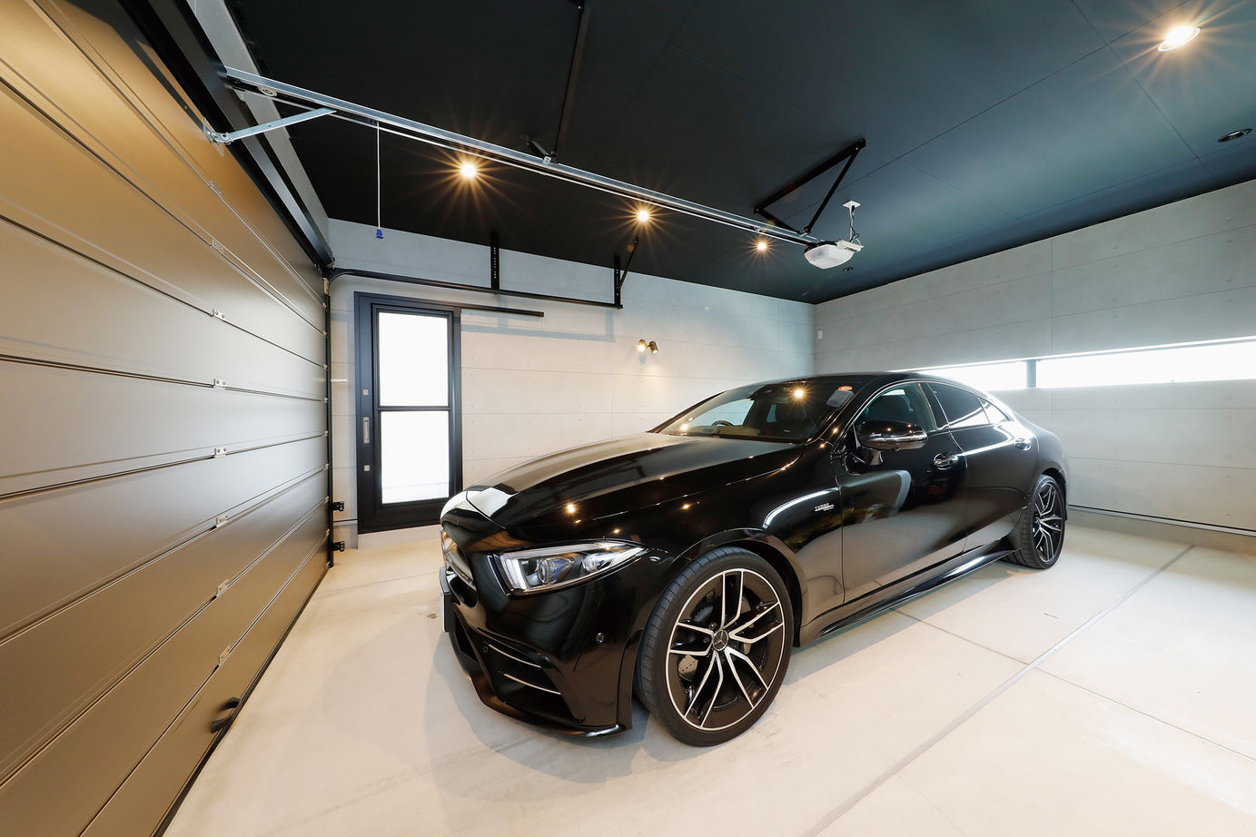 三心 【ビルトインガレージ/デッキテラス/間取り図】2階LDKとつながる明るく開放的でプライベートな屋外空間の家の建築実例画像6