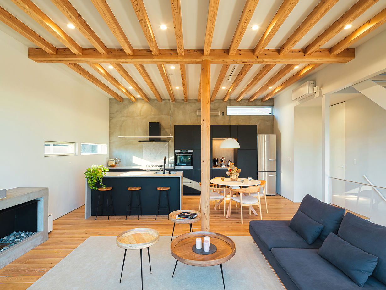 三心 【3000万円台/ビルトインガレージ/2階LDK/間取り図】一面の海を屋上テラスから眺める四角い外観の注文住宅の建築実例画像6