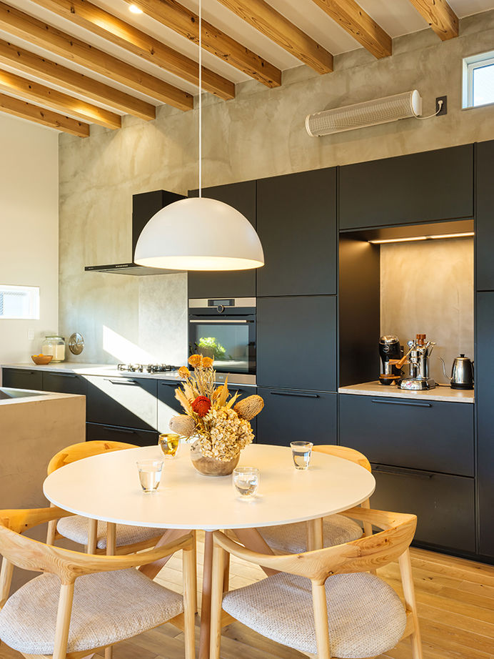 三心 【3000万円台/ビルトインガレージ/2階LDK/間取り図】一面の海を屋上テラスから眺める四角い外観の注文住宅の建築実例画像9