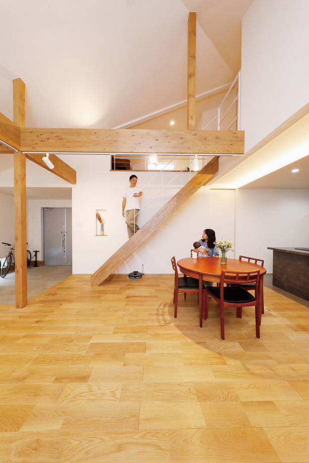 三心 【2200万円/平屋風二階建て/間取り図】自由度の高い家づくり。土間玄関から入るシンプルで独創的な注文住宅の建築実例画像2