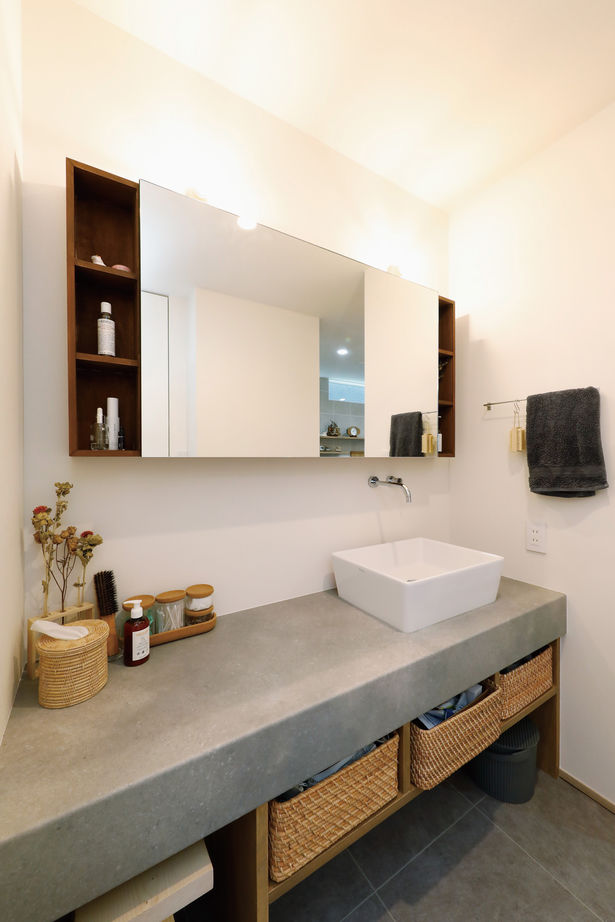 三心 【2200万円/平屋風二階建て/間取り図】自由度の高い家づくり。土間玄関から入るシンプルで独創的な注文住宅の建築実例画像4