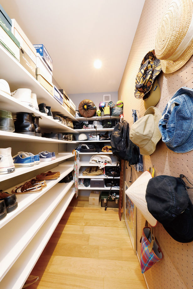 三心 【2200万円/平屋風二階建て/間取り図】自由度の高い家づくり。土間玄関から入るシンプルで独創的な注文住宅の建築実例画像9