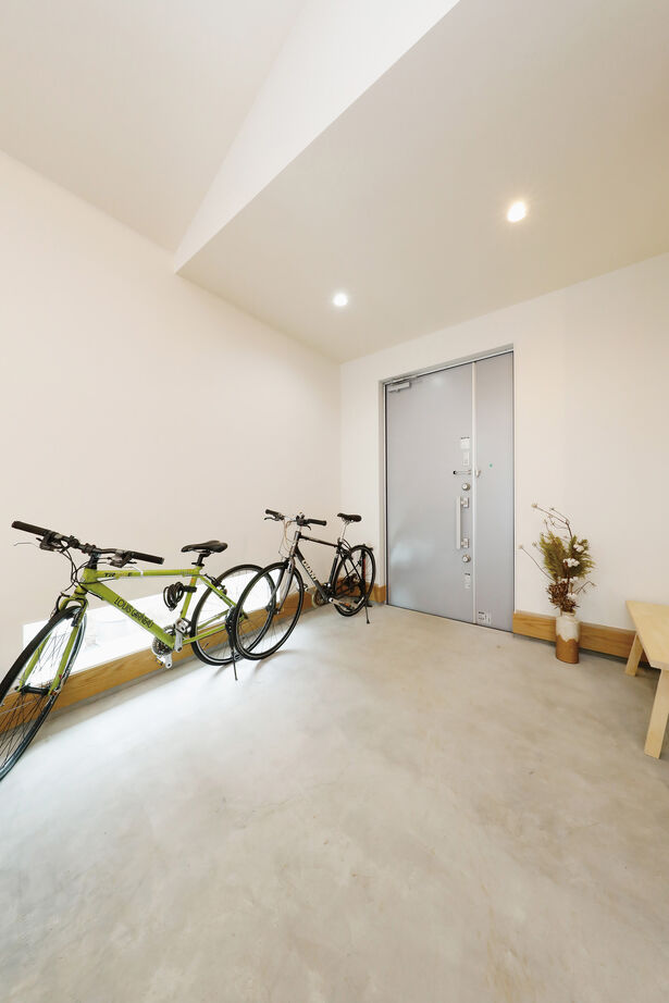 三心 【2200万円/平屋風二階建て/間取り図】自由度の高い家づくり。土間玄関から入るシンプルで独創的な注文住宅の建築実例画像10