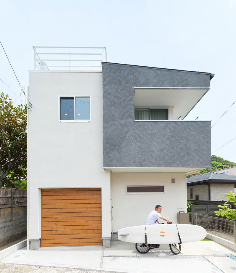 三心 【2000万円台/ビルトインガレージ/屋上/間取り図】サーフィンを楽しむ家づくり。ゆったりとした1LDKの家の建築実例画像1