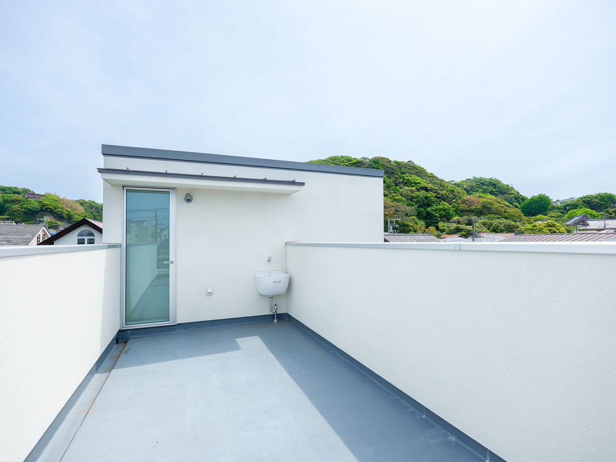 三心 【2000万円台/ビルトインガレージ/屋上/間取り図】サーフィンを楽しむ家づくり。ゆったりとした1LDKの家の建築実例画像6