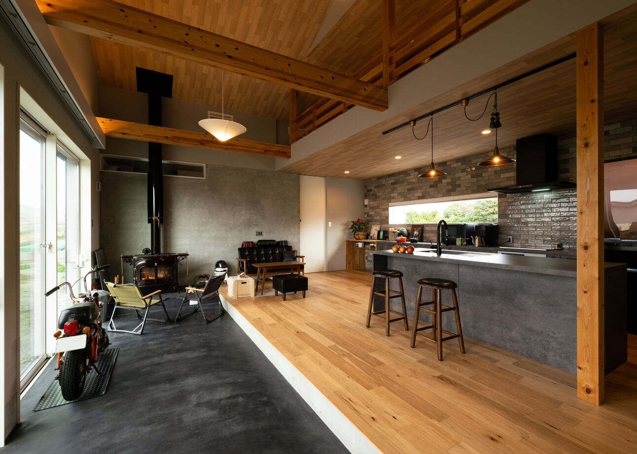 三心 【3000万円台/平屋/ロフト/間取り図】土間と薪ストーブのある、上質な暮らしを満喫できる平屋の建築実例画像2