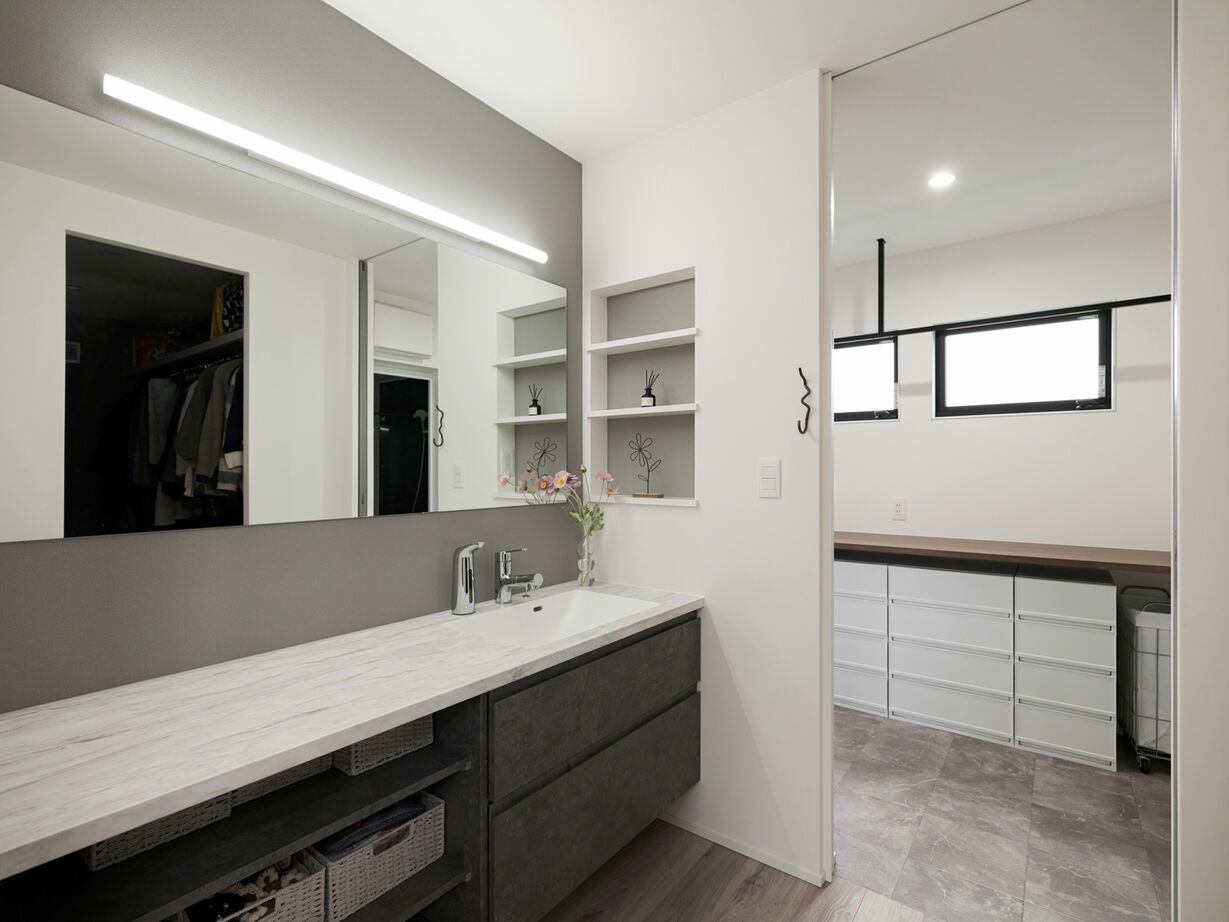 三心 【3000万円台/吹抜け/間取り図】開放感、回遊動線、趣味の空間も思いのままに。自由を愉しんだ家づくりの建築実例画像9