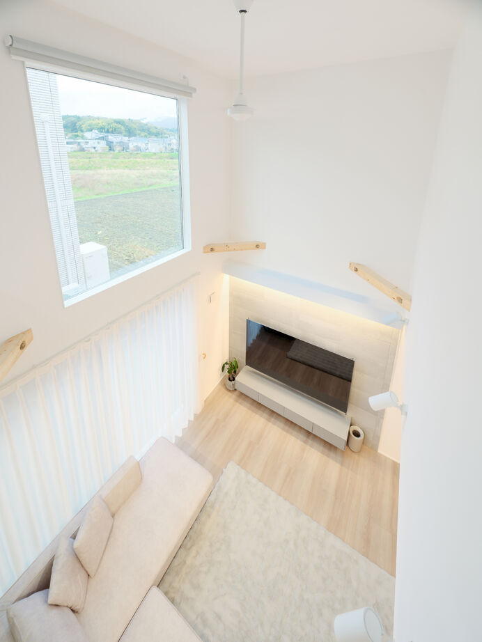 三心 【2000万円台/吹抜け/間取り図】多目的な小上がりや読書コーナーなど、型にはまらない住空間が魅力の建築実例画像7