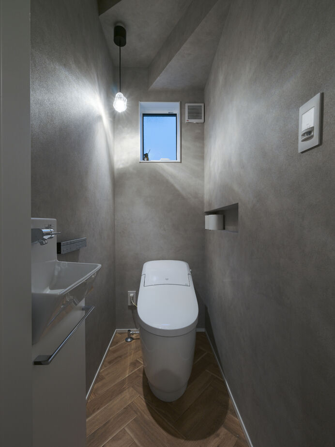 三心 【2000万円台/吹抜け/間取り図】多目的な小上がりや読書コーナーなど、型にはまらない住空間が魅力の建築実例画像10