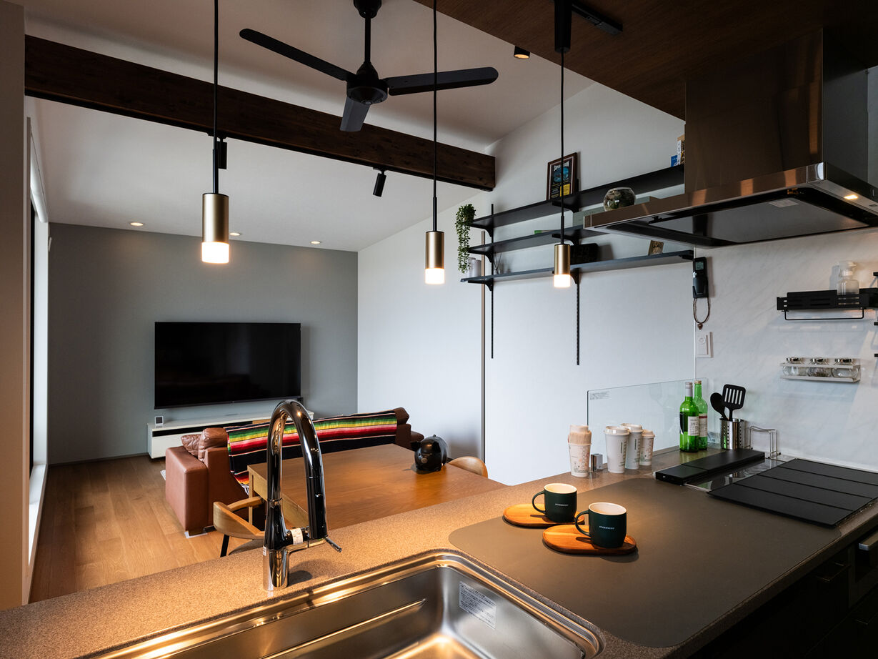 三心 【2000万円台/2階LDK/間取り図】ガレージハウスにカフェのくつろぎを。趣味と暮らしが融合した住まいの建築実例画像3