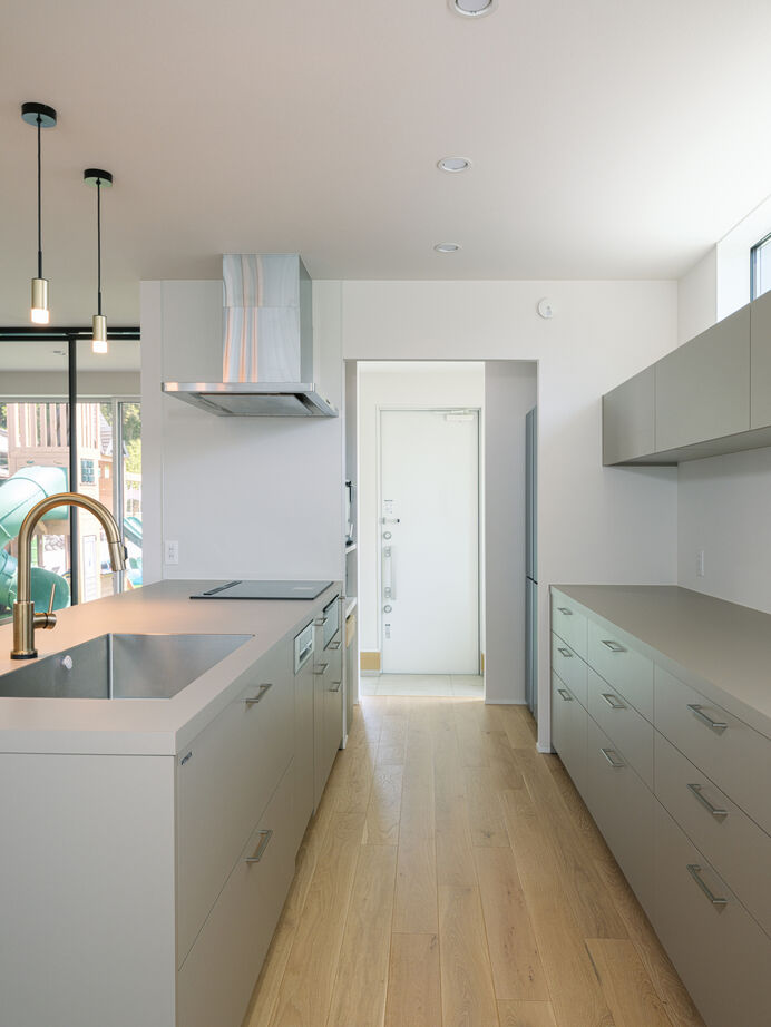 三心 【3000万円台/平屋/7人家族/間取り図】大家族を包む大きな庭と勾配天井のある大空間。理想の平屋の建築実例画像6