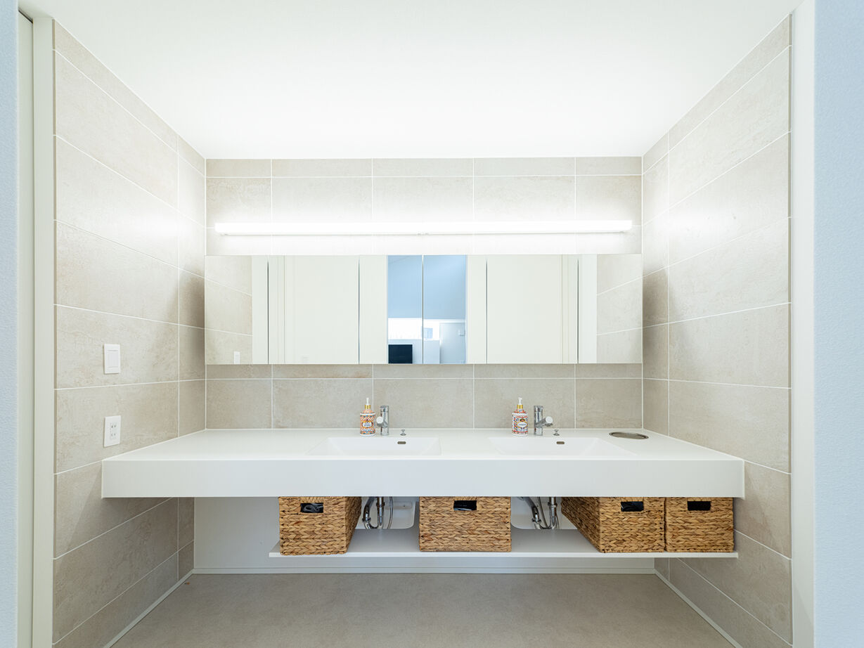 三心 【3000万円台/平屋/7人家族/間取り図】大家族を包む大きな庭と勾配天井のある大空間。理想の平屋の建築実例画像8