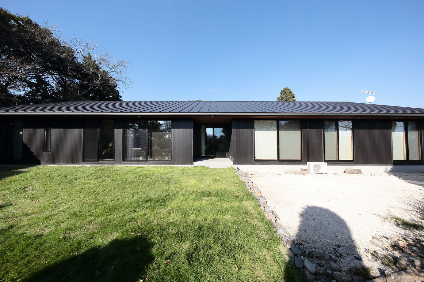 古郡ホーム 二世帯平屋住宅を叶えた設計力　デザイン性と機能性が融和した住まいの建築実例画像2