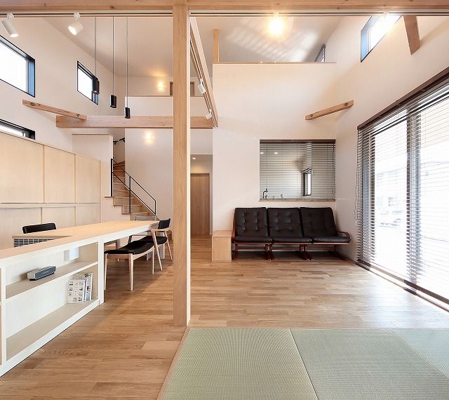 古郡ホーム 家のどこにいても家族と繋がる。木の表情が優しく包み、見守る家族時間の建築実例画像2