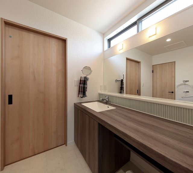 古郡ホーム 家のどこにいても家族と繋がる。木の表情が優しく包み、見守る家族時間の建築実例画像5