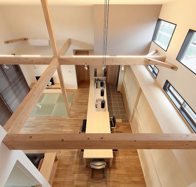 古郡ホーム 家のどこにいても家族と繋がる。木の表情が優しく包み、見守る家族時間の建築実例画像7