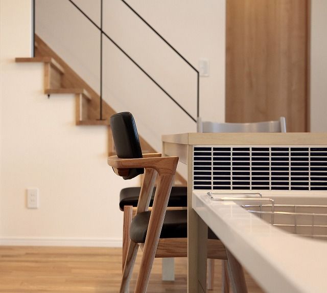 古郡ホーム 家のどこにいても家族と繋がる。木の表情が優しく包み、見守る家族時間の建築実例画像8