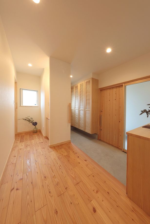 古郡ホーム 【間取り図有/23畳LDK】素材の素朴な手触りを愉しみ、いつまでも共に育つ家の建築実例画像3