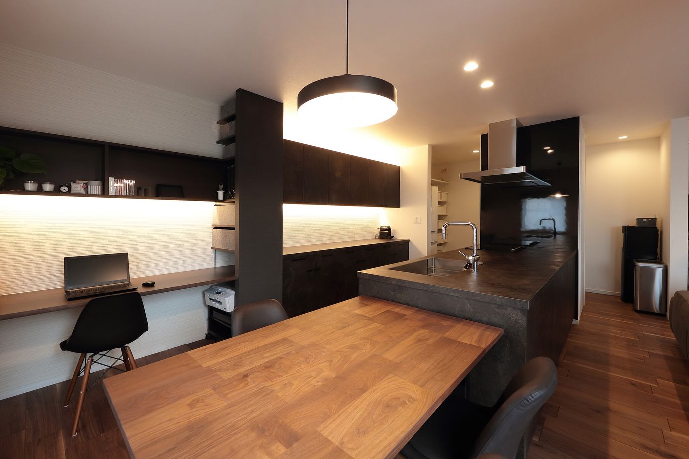 古郡ホーム 【間取り図あり/33坪】外に閉じ、内に開く　光のニュアンスまで魅せる住まいの建築実例画像2