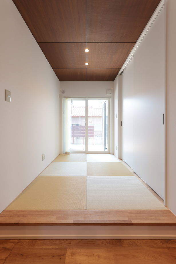 古郡ホーム 【間取り図あり/34.6坪】ヴィンテージ家具の似合うシルバーガルバの住まいの建築実例画像2