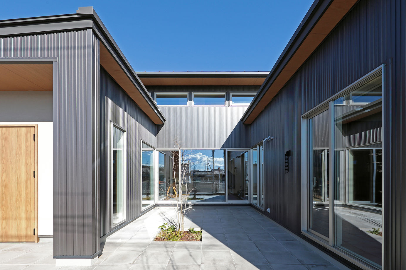 古郡ホーム 【間取り図あり/33.8坪】賑わいのある大きなテラスの家の建築実例画像2