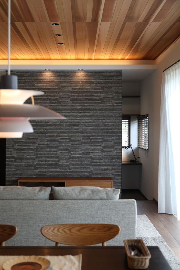 古郡ホーム 視線の先の風景を楽しむモダンな住まいの建築実例画像5