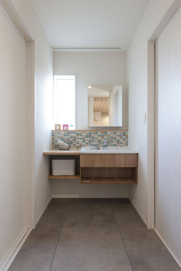 古郡ホーム 本に囲まれるやわらかカラーの平屋の建築実例画像4