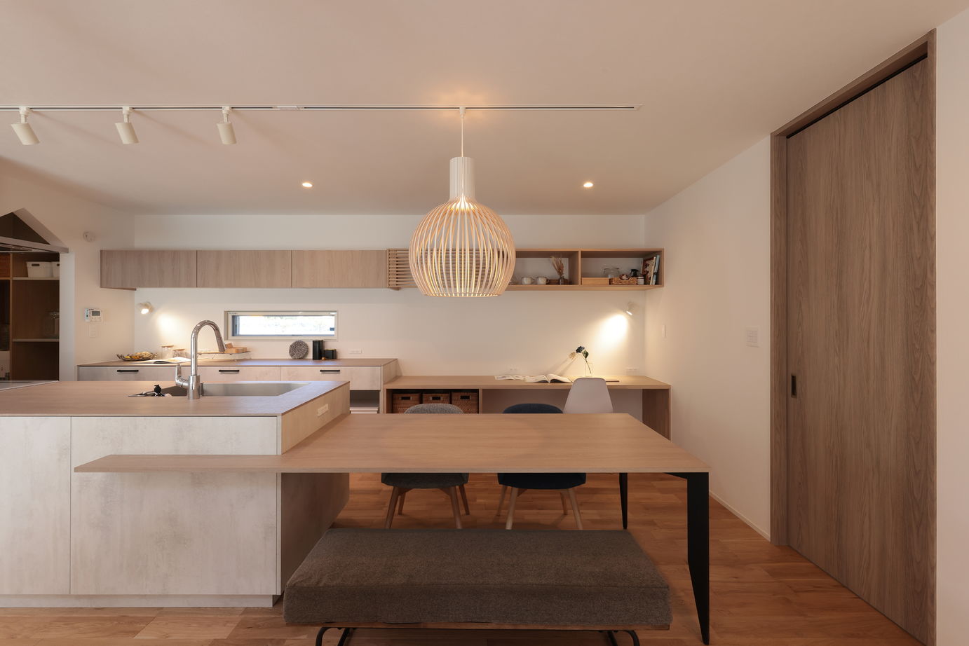 古郡ホーム オープンキッチンで家族と繋がる住まいの建築実例画像6