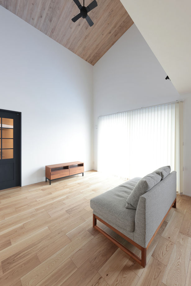 古郡ホーム 大屋根の景色を愉しむモダンな住まいの建築実例画像2