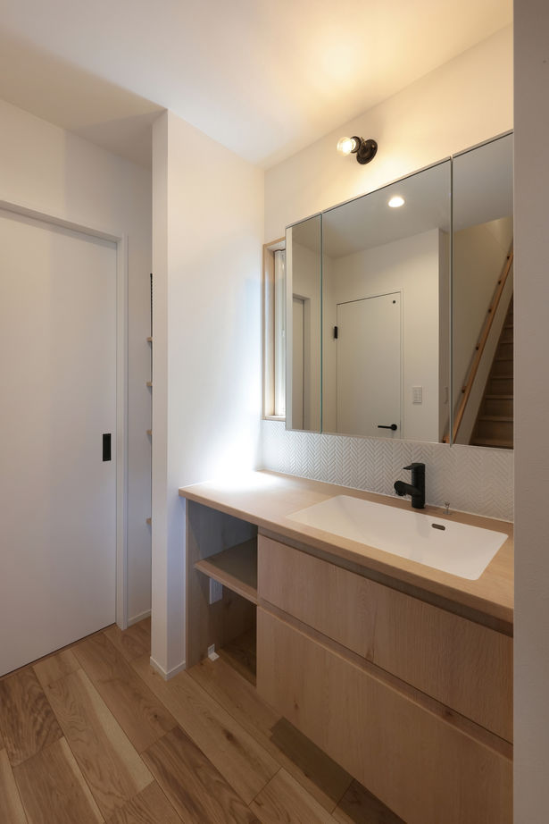 古郡ホーム 大屋根の景色を愉しむモダンな住まいの建築実例画像3