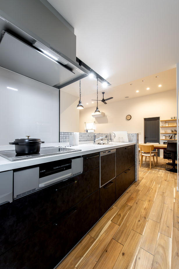 アイデザインホーム 【2100万円台/岐阜県岐阜市/約90坪/平屋】プライベートなアウトドア空間の中庭がある大人ブルックリン平屋の建築実例画像4