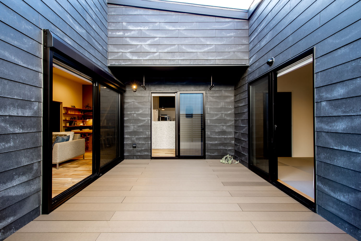 アイデザインホーム 【2100万円台/岐阜県岐阜市/約90坪/平屋】プライベートなアウトドア空間の中庭がある大人ブルックリン平屋の建築実例画像5