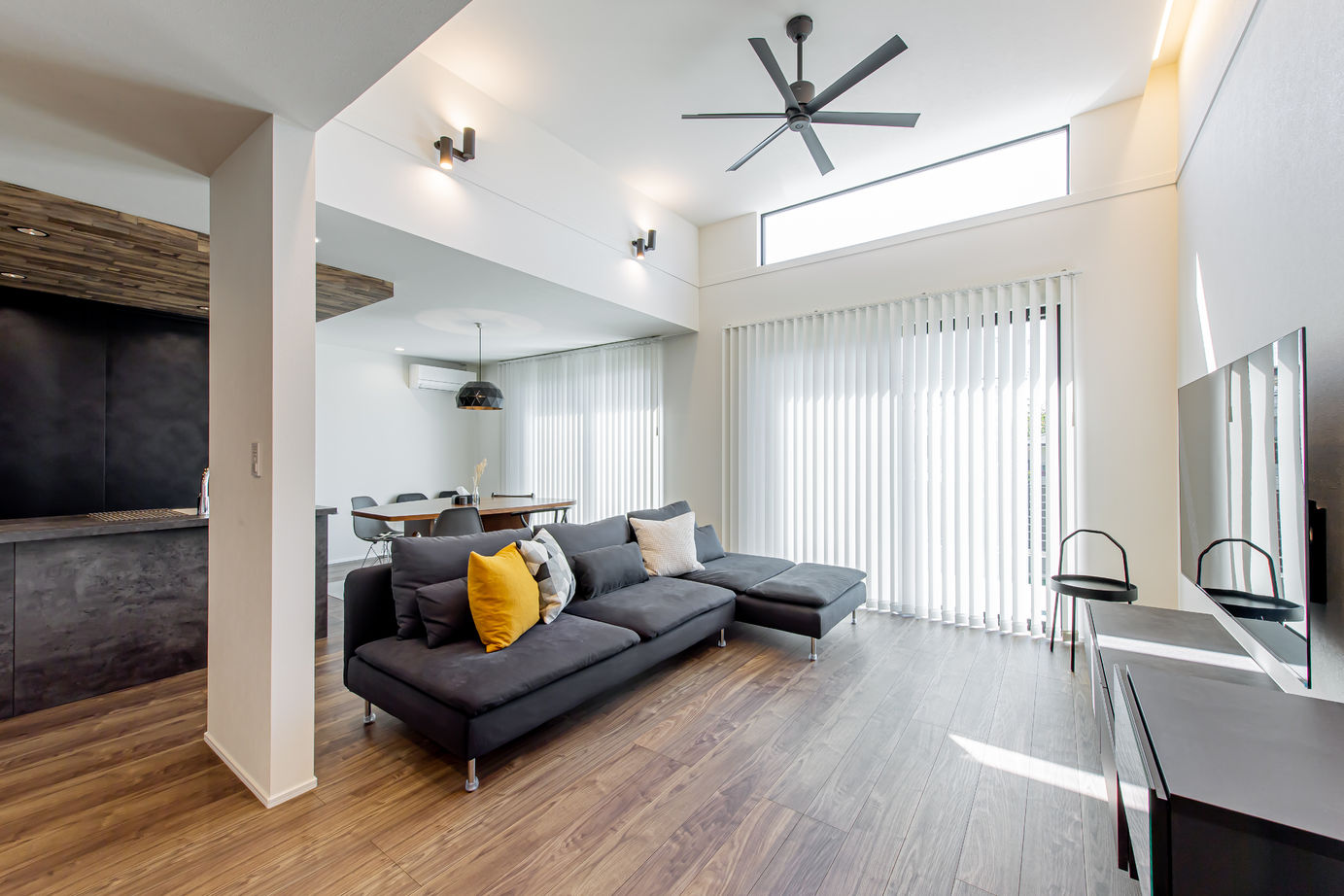 アイデザインホーム 【3000万円台/大阪府/延床52坪/吹抜け】洗練されたデザインと住み心地の良さを両立したこだわり満載の家の建築実例画像3