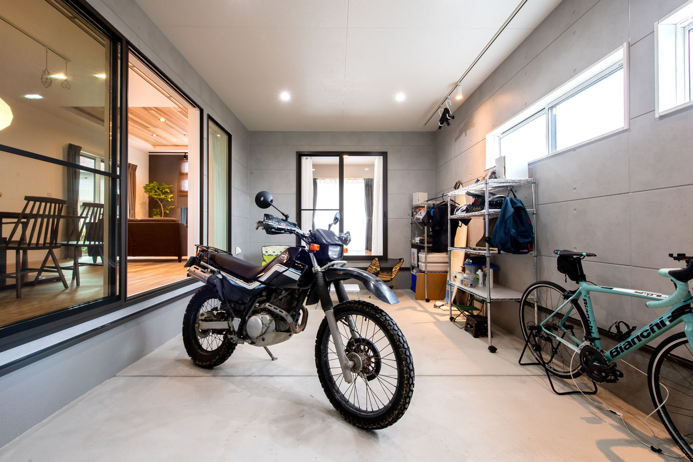 アイデザインホーム 【2000万円台/延床42坪/平屋/スキップフロア】リビングとつながるバイクガレージを叶えた平屋の住まいの建築実例画像3