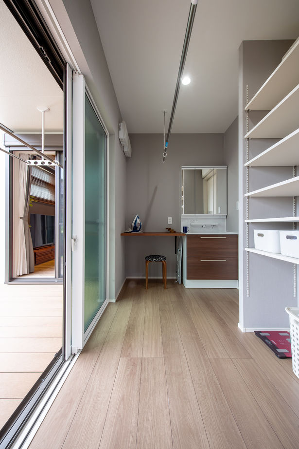 アイデザインホーム 【2000万円台/延床42坪/平屋/スキップフロア】リビングとつながるバイクガレージを叶えた平屋の住まいの建築実例画像4