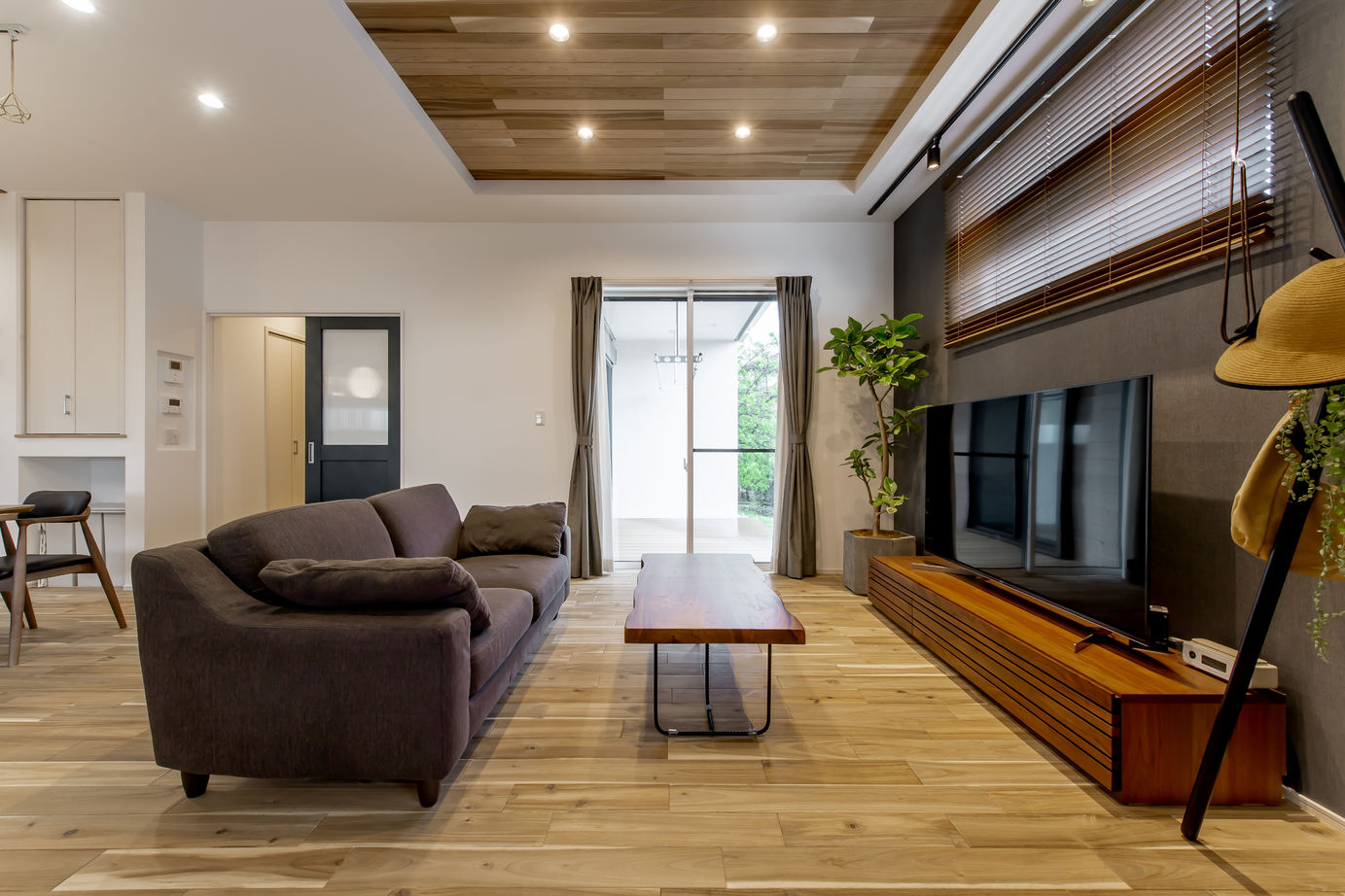 アイデザインホーム 【2000万円台/延床42坪/平屋/スキップフロア】リビングとつながるバイクガレージを叶えた平屋の住まいの建築実例画像5