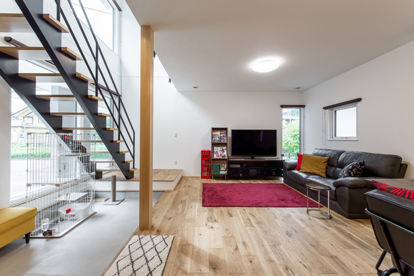 アイデザインホーム 【2000万円台/広島県広島市/延床36坪/土間/ペットと暮らす】グレーイッシュブルーが魅力的なガレージハウスの建築実例画像3