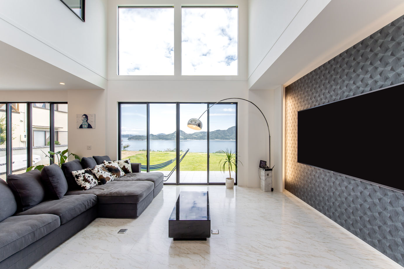 アイデザインホーム 【3000万円台/広島県三原市/延床50坪/吹抜け】好立地を最大限に生かした瀬戸内海を望むリゾートライクな家の建築実例画像4