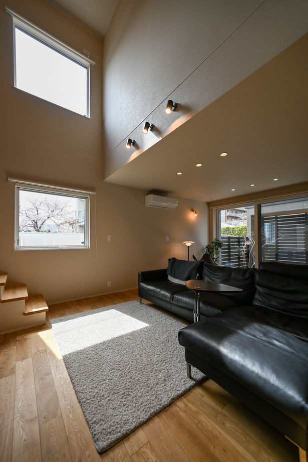 アイデザインホーム 【2000万円台/広島県廿日市市/延床43坪/スキップフロア/土間】スクエア窓から桜を望む家の建築実例画像6