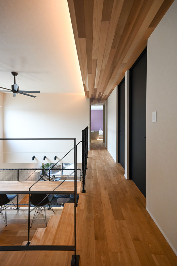 アイデザインホーム 【2000万円台/広島県廿日市市/延床43坪/スキップフロア/土間】スクエア窓から桜を望む家の建築実例画像7