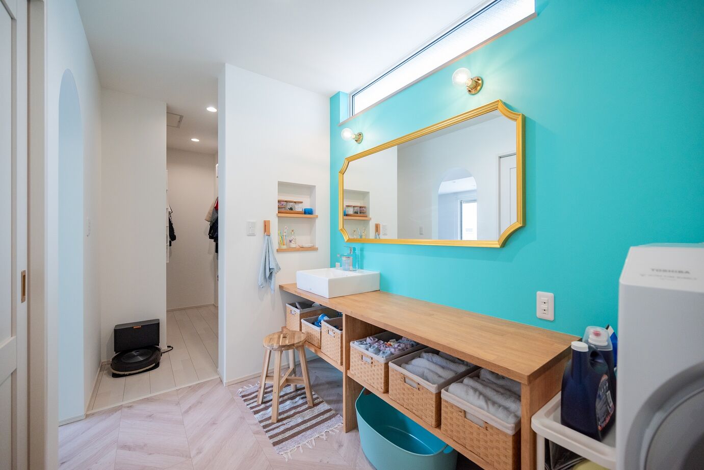 アイデザインホーム 【2000万円台/大阪府寝屋川市/約35坪/吹抜け】ホワイトと宮古ブルーでまとめたカリフォルニアスタイルの家の建築実例画像4