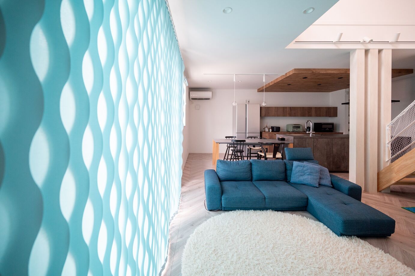 アイデザインホーム 【2000万円台/大阪府寝屋川市/約35坪/吹抜け】ホワイトと宮古ブルーでまとめたカリフォルニアスタイルの家の建築実例画像8