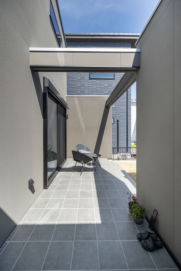 アイデザインホーム 【2000万円台/愛知県一宮市/54坪/アウトドアリビング】アクアリウムと吹抜けのある明るい玄関で迎える家の建築実例画像5