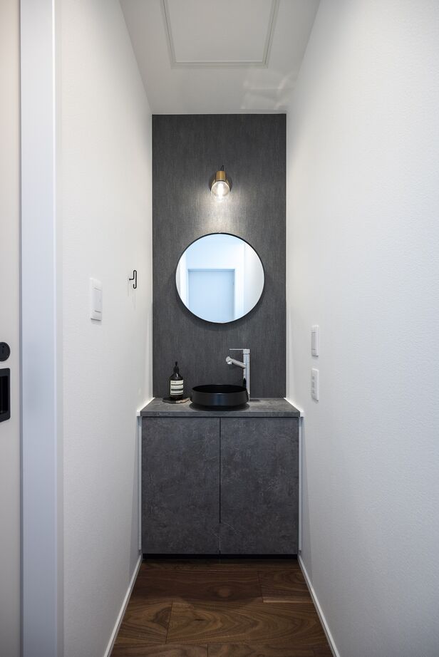 アイデザインホーム 【2000万円台/愛知県一宮市/54坪/アウトドアリビング】アクアリウムと吹抜けのある明るい玄関で迎える家の建築実例画像7