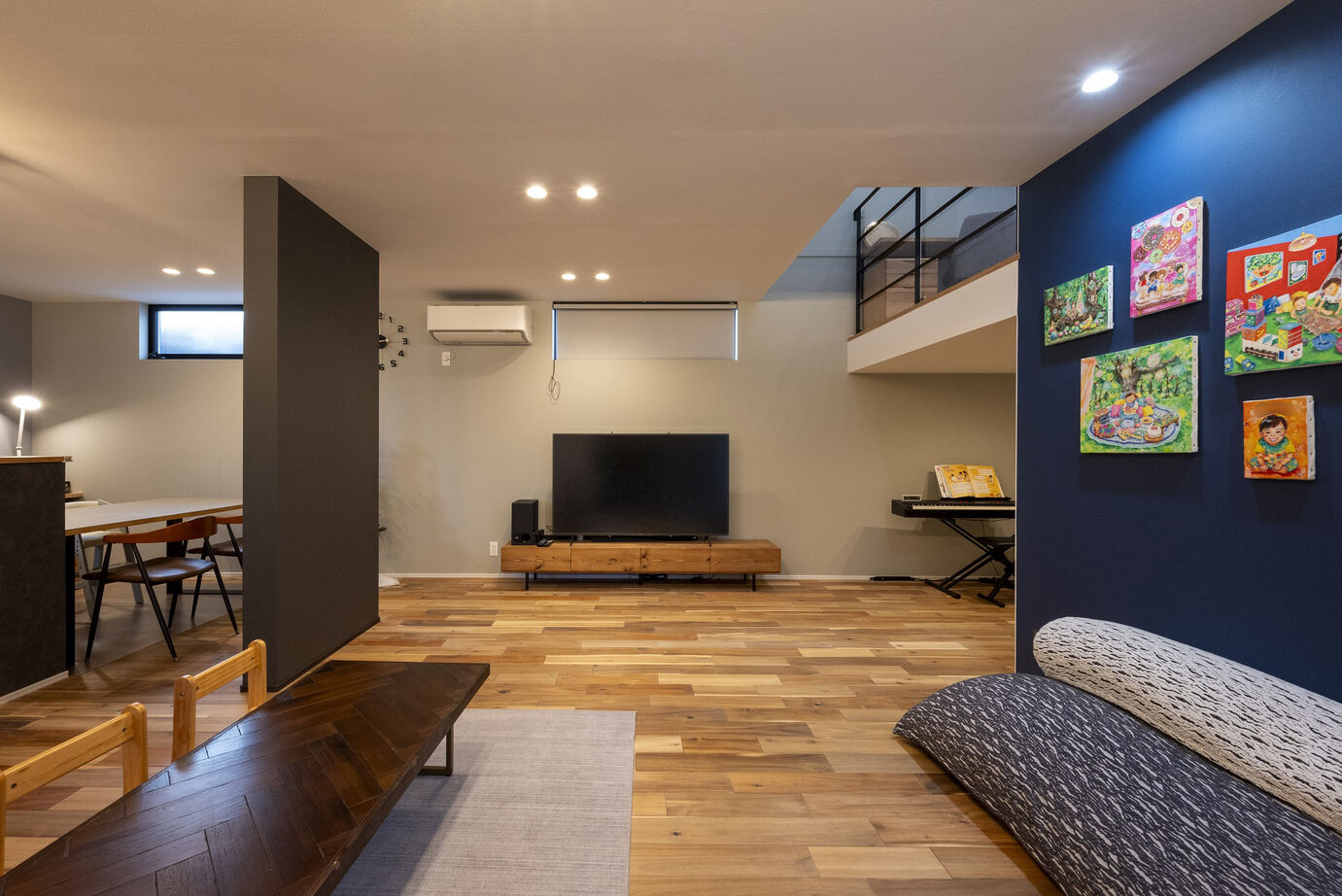 アイデザインホーム 【2000万円台/三重県桑名市/70坪/収納充実】中庭で遊ぶ子どもの姿がリビングから見える、家族のつながる家の建築実例画像2