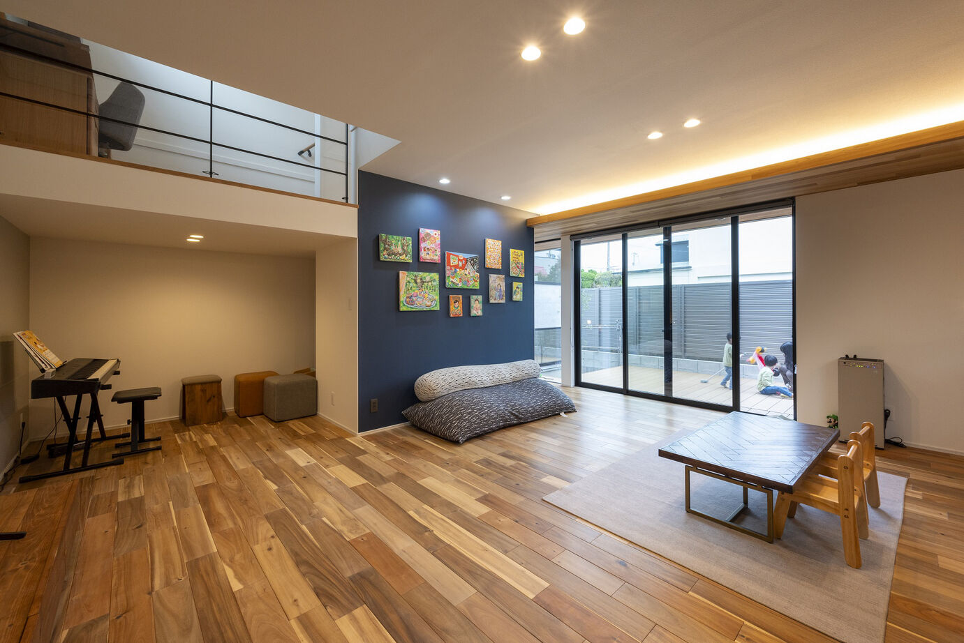 アイデザインホーム 【2000万円台/三重県桑名市/70坪/収納充実】中庭で遊ぶ子どもの姿がリビングから見える、家族のつながる家の建築実例画像3