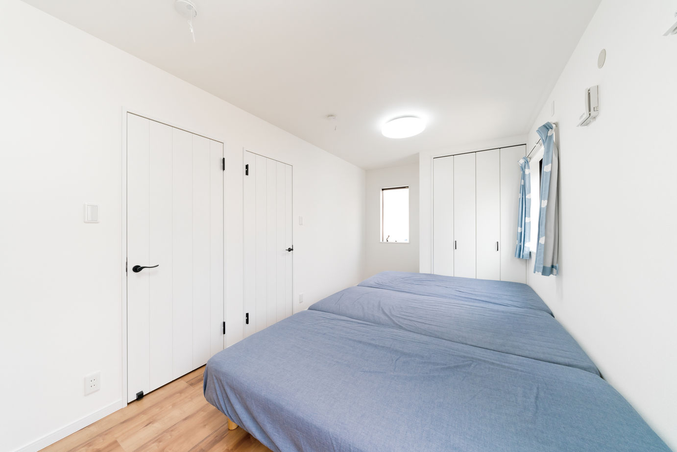 一級建築士事務所　上野工務店 【1500万円～2000万円台・延床面積約40坪・高槻市】光が差し込む吹抜けとアイアン階段がある大空間LDKの家の建築実例画像8